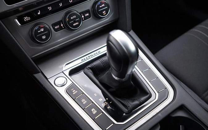 Volkswagen Passat cena 81900 przebieg: 191000, rok produkcji 2017 z Kowal małe 301